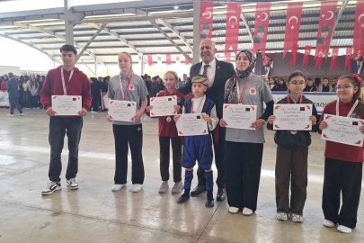 Hisarcık’ta Cumhuriyet Bayramı yarışmalarında dereceye giren öğrenciler ödüllendirildi
