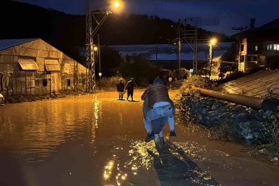 Mersin’de sağanak yağış hayatı olumsuz etkiledi
