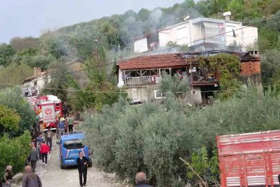 Benzin ile ocakta odun yakmak isterken evi yaktı
