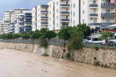 Mersin’de şiddetli yağış etkisini sürdürüyor
