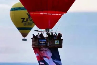 Cumhuriyet coşkusunda balonlar Türk bayraklarıyla gökyüzüne yükseldi
