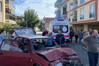 Aydın’da otomobil aydınlatma direğine çarptı: 2 yaralı
