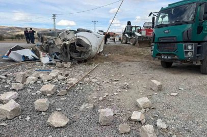 Yozgat’ta devrilen mikser metrelerce sürüklendi
