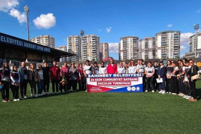 Şahinbey’de Cumhuriyet coşkusu sahalara taşındı
