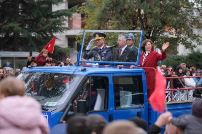 Eskişehir’de Cumhuriyet coşkusu cadde ve sokakları sardı
