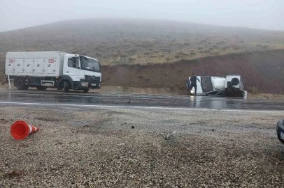 Karayazı’da yoğun sis ve yağış altında kaza: 2 sürücü yaralandı
