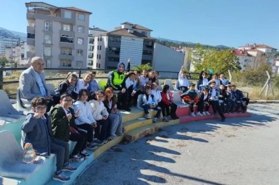 Bilecik’te ilkokul öğrencilerine uygulamalı trafik eğitimi
