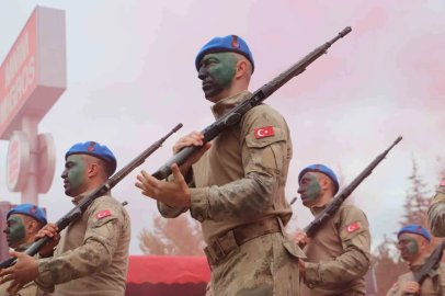 Eskişehir’de Cumhuriyet coşkusunda jandarma ve komandolar nefes kesti
