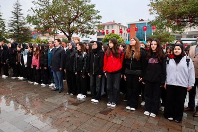Erzincan’da 29 Ekim Cumhuriyet Bayramı için çelenk sunma töreni düzenlendi
