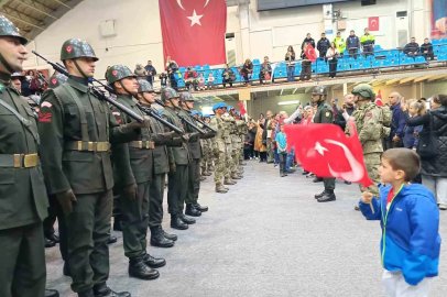 Edirne’de Cumhuriyet coşkusuna bayraklı küçük çocuk damga vurdu
