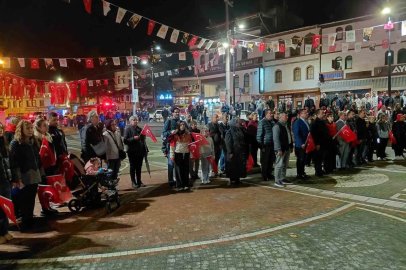 Mudurnu’da Cumhuriyet coşkusu fener alayı ile taçlandı

