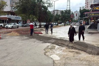 Adana’da şiddetli yağış sonrası yol çöktü
