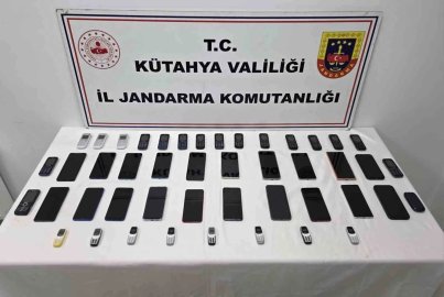 Simav’da 1,6 milyon TL değerinde kaçak telefon ele geçirildi
