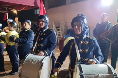 ’Cumhuriyet Yürüyüşü’nde Kadın Bando Takımı geceye damga vurdu
