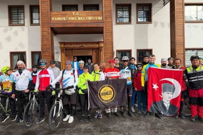 Cumhuriyet için 103 kilometre pedal çevirdiler
