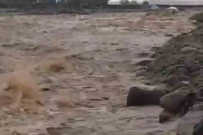 Diyarbakır’da sağanak yağış menfezleri yıktı
