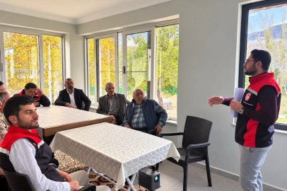 Kemah’ta üreticilere tarımsal destekleme ve hayvan hastalıklarıyla mücadele bilgilendirmesi yapıldı
