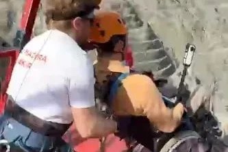 Tekerlekli sandalyesiyle 250 metrelik baraj gövdesinden atladı
