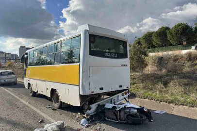 Uşak’ta motosiklet halk otobüsüne çarptı: 1 ölü, 1 ağır yaralı
