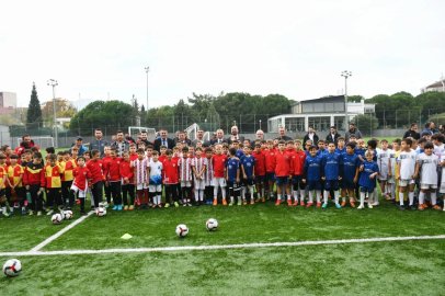 Yunusemre’de 29 Ekim coşkusu futbolla taçlandı
