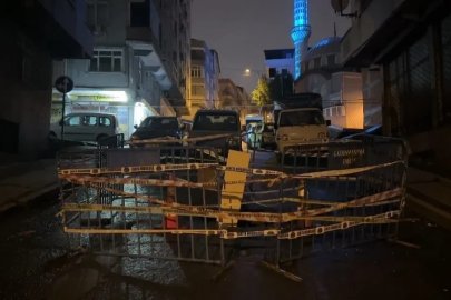 Gaziosmanpaşa’da sağanak sonrası yolda çökme meydana geldi
