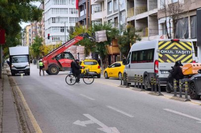 İnşaat çalışması trafiği kilitledi
