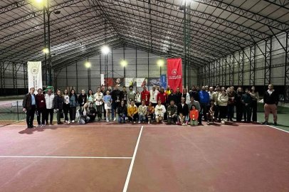 Cumhuriyet Bayramı coşkusu Aydın’da tenis kortlarına taşındı
