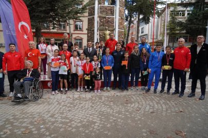 512 sporcu Cumhuriyet coşkusu için ter döktü
