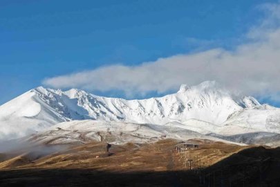 Erciyes’e kar yağdı, güzel görüntüler ortaya çıktı
