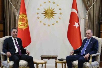 Cumhurbaşkanı Erdoğan, Kırgızistan Cumhurbaşkanı Sadır Caparov’la bir araya geldi
