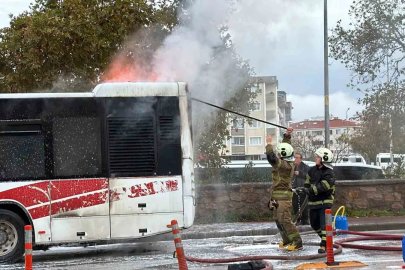 Çanakkale’de özel halk otobüsü alev alev yandı
