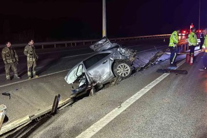 Çanakkale’de otomobil paramparça oldu: 2 kişi hayatını kaybetti
