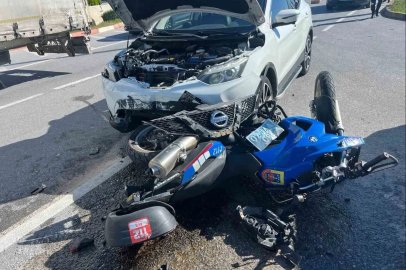 Otomobil jandarma motosikletine çarptı, uzman çavuş yaralandı
