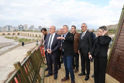 Kızılırmak kıyısında Sokak Lezzetleri binasının temeli atıldı
