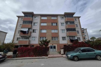 Eskişehir’de 2 yaşındaki çocuk 4 katlı binadan düştü
