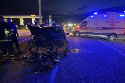 Adıyaman’da otomobil kamyonetle çarpıştı: 1’i ağır 4 yaralı
