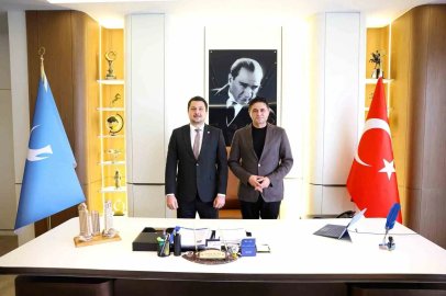 İzmir Barosu Başkanı Serhat Sökmen ve yönetiminden Başkan Serkan Acar’a ziyaret
