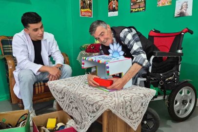 Üniversite öğrencilerinden huzurevinde kalan yaşlılara özel etkinlik
