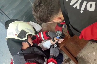 Diyarbakır’da çocuğun parmağına sıkışan metal itfaiye erleri tarafından çıkartıldı
